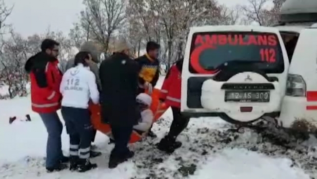 Bingöl'de ayağı kırılan kadının imdadına UMKE yetişti